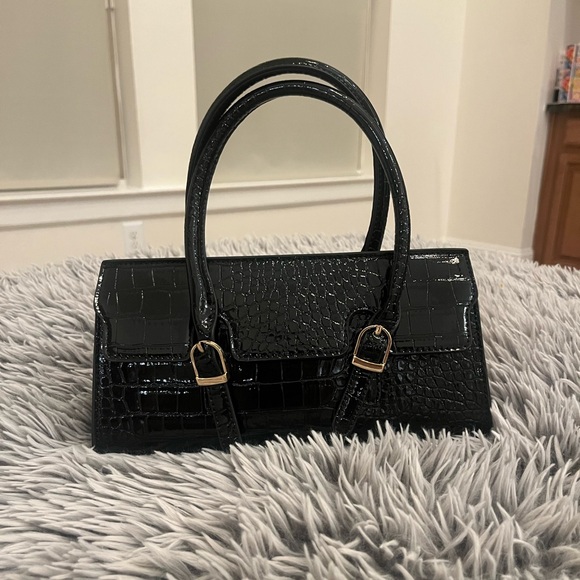 Melie Bianco Black East West Shoulder Bag - Picture 2 of 4